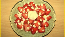 Carpaccio de fraises aux éclats de meringue