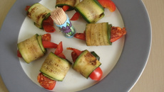 Roulés de courgette au chorizo et aux poivrons