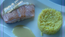 Filets de saumon sauce citronnée et son riz safrané