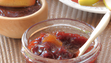 Confiture aux fruits rouges  et poires