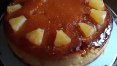 Gâteau vanillé à l'ananas caramélisé