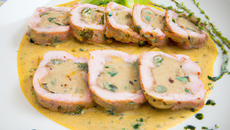 Escalope de veau roulée au Cantal Jeune et aux herbes