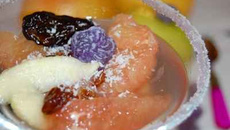 Soupe de pamplemousse aux fruits à la violette