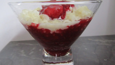 Riz au lait, fraises, framboises et spéculoos