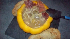 Soupe paysanne dans un patisson