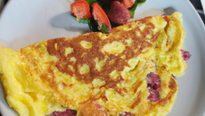 Omelette aux fraises maison