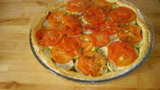 Tarte au chèvre, tomates et courgettes