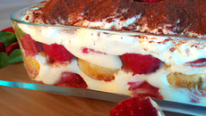 Tiramisu au chocolat blanc fraises framboises