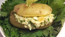 Pomme de terre farcie au céleri branche