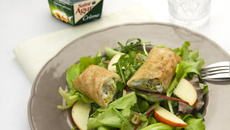 Croustillants de courgettes, crème de Saint Agur et éclats de noisettes