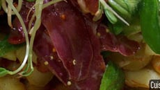 Salade de mâche et magrets de canard