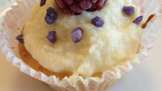 Cupcakes chocolat blanc, violette et framboise