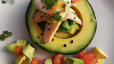 Avocat accompagné de poisson