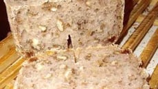 Pain aux noix et aux raisins