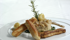 Aiguillettes de veau fermier élevé sous la mère (Label rouge), purée de haricots tarbais et son jus crémé au Floc de Gascogne