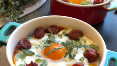 Œufs cocotte au chorizo et à l'estragon rapides