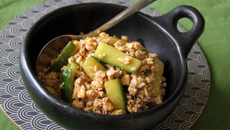 Porc au concombre et à l'œuf