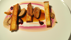 Le foie gras aux trois compotes et mouillettes toastées