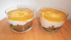 Verrine kiwi, speculoos, fromage blanc et coulis de figue de barbarie