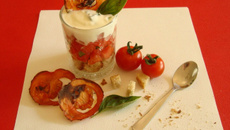 Tiramisu de tomates, crème de basilic et lard fumé