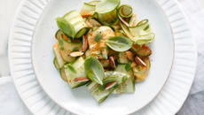 Tagliatelles de concombres de France en pesto au piment, miel et amandes