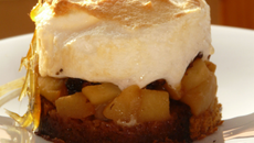 Pommes meringuées sur nid d'épices et leur crème anglaise à l'anis vert