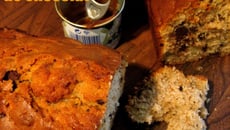 Cake parfumé à la crème de marron, aux pépites de chocolat et aux pommes