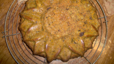 Gâteau aux carottes, raisins et noisettes