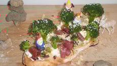 Tartine de Saint Môret, brocolis et jambon cru... en avant les histoires