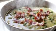 Soupe de pois cassés et lardons fumés