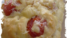 Cake tomates cerises, blanc de dinde, olives vertes