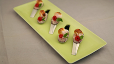 Cuillères de riz au lait à la vanille, framboises et chamalow grillé