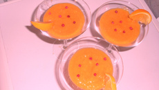 Soupe de mangue aux baies roses
