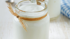 Yaourt nature en yaourtière