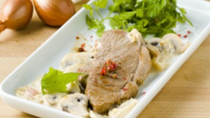 Steak d'agneau à la crème de champignons