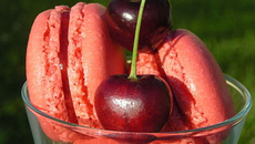 Macaron à la cerise