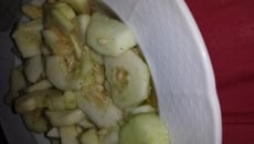 Salade de concombre sucrée