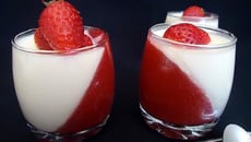 Panna cotta au chocolat blanc et aux fraises