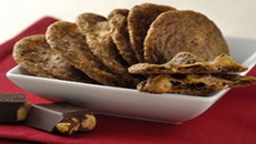 Biscuits croustillants au noir noisettes entières