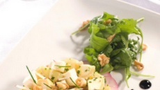 Salade de pommes de terre rattes et gros cubes de Chavignol