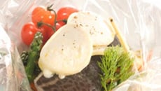 Papillote de cabillaud, Chavignol fondant et julienne de légumes