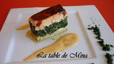 Mille-feuilles saumon épinards, sauce champagne