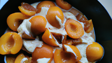 Wok d'abricots à l'amaretto caramel  et créme fraîche