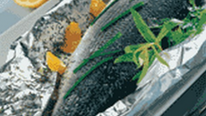 Bar aux herbes en papillote
