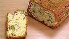 Cake olives-jambon, relevé à la moutarde