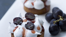 Tarte Muscat du Ventoux AOP, meringue italienne et gelee de groseille