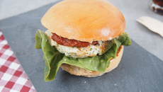 Burger de dinde à la ricotta et sa sauce tartare noisette