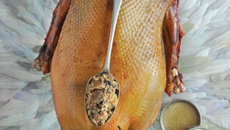 Oie de Noël farcie au foin