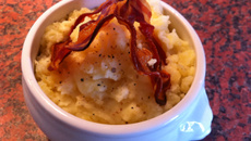 Pressé de pommes de terre au fromage et ses chips de pancetta