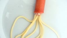 Saucisses 'poulpes' à pâtes